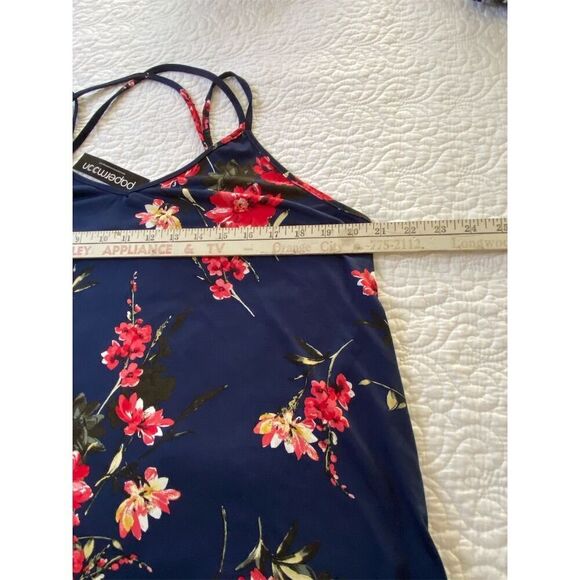 Papermoon Women's NWT 1X Blue Floral Criss-Cross Front Camisole Top Casual​ - Picture 5 of 7